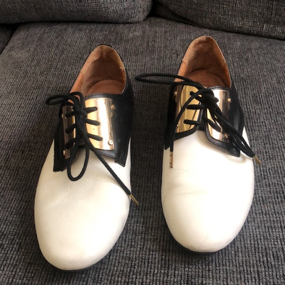 Shoes - Picture 3 of 6